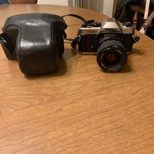 Nikon FM10 35mm SLR Film Camera with 35-70 mm lens Kit